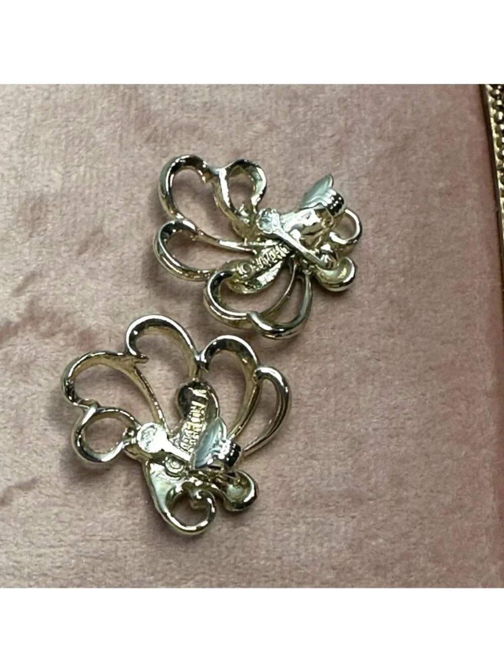 Vintage Sarah Coventry Signed Clip-On Earrings Frosted Feathers 1961 Silver-tone